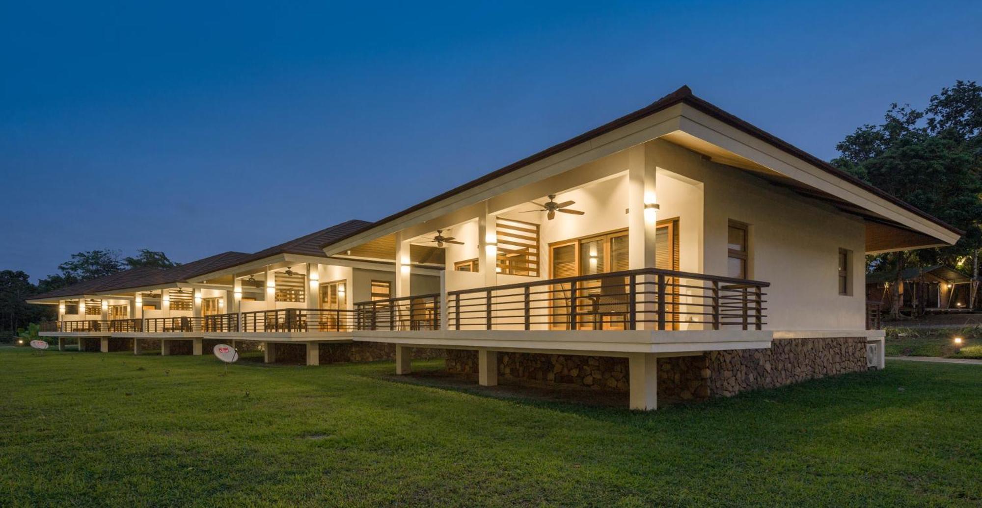 Solina Beach & Nature Resort Carles Екстериор снимка
