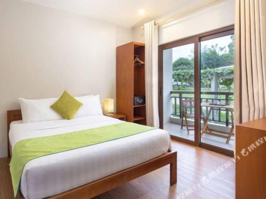 Solina Beach & Nature Resort Carles Екстериор снимка
