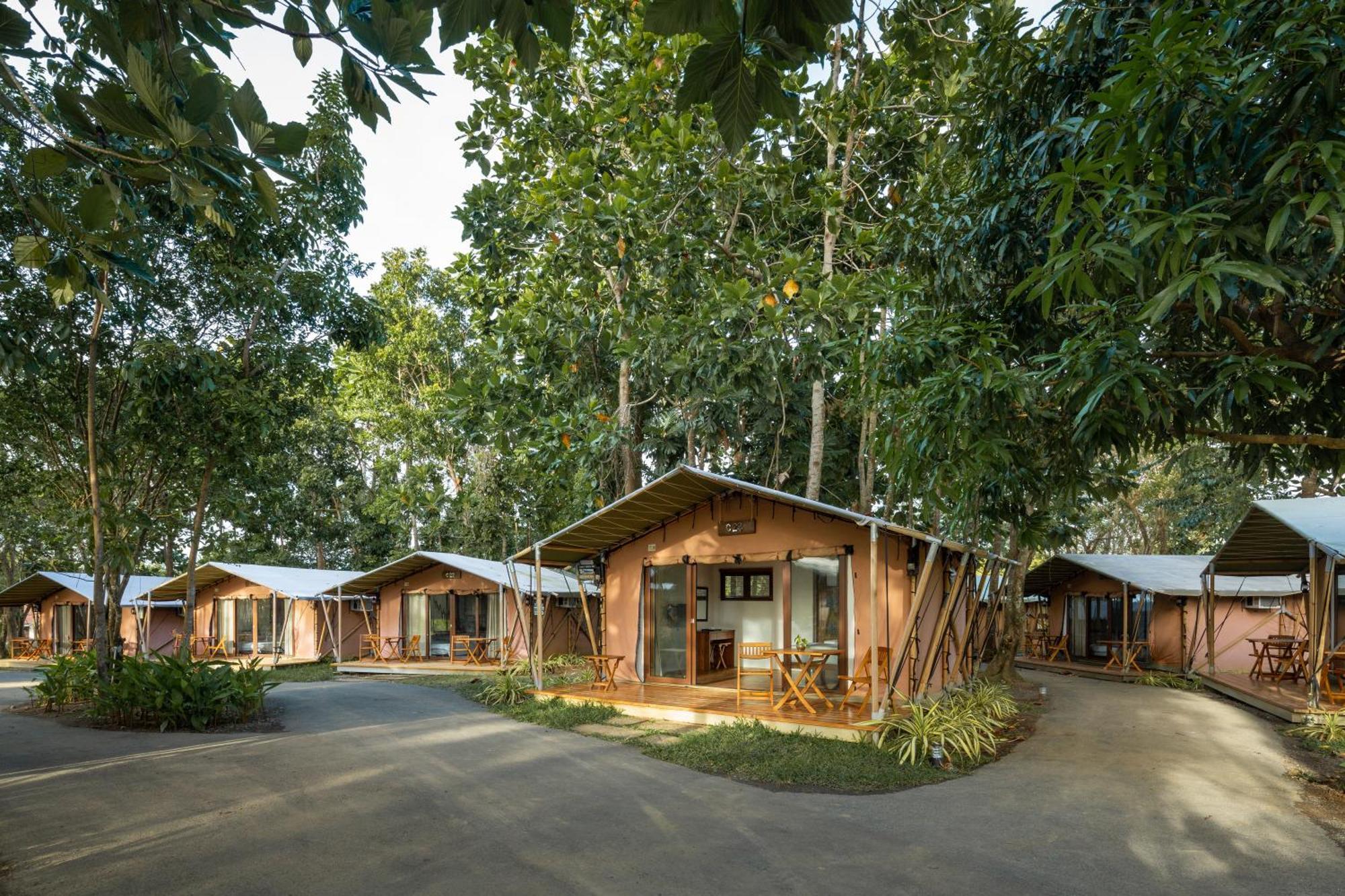 Solina Beach & Nature Resort Carles Екстериор снимка