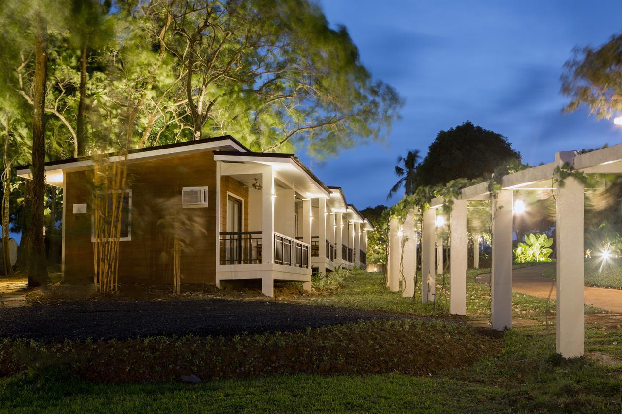 Solina Beach & Nature Resort Carles Екстериор снимка
