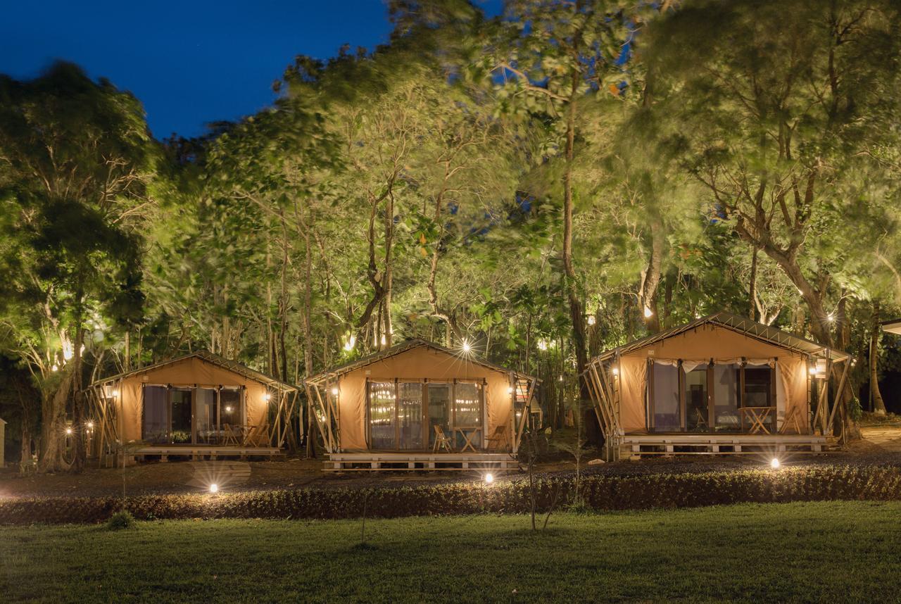 Solina Beach & Nature Resort Carles Екстериор снимка