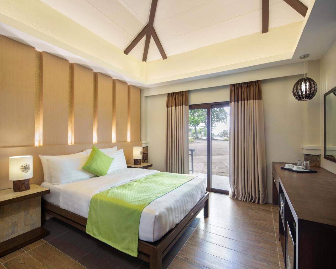 Solina Beach & Nature Resort Carles Екстериор снимка