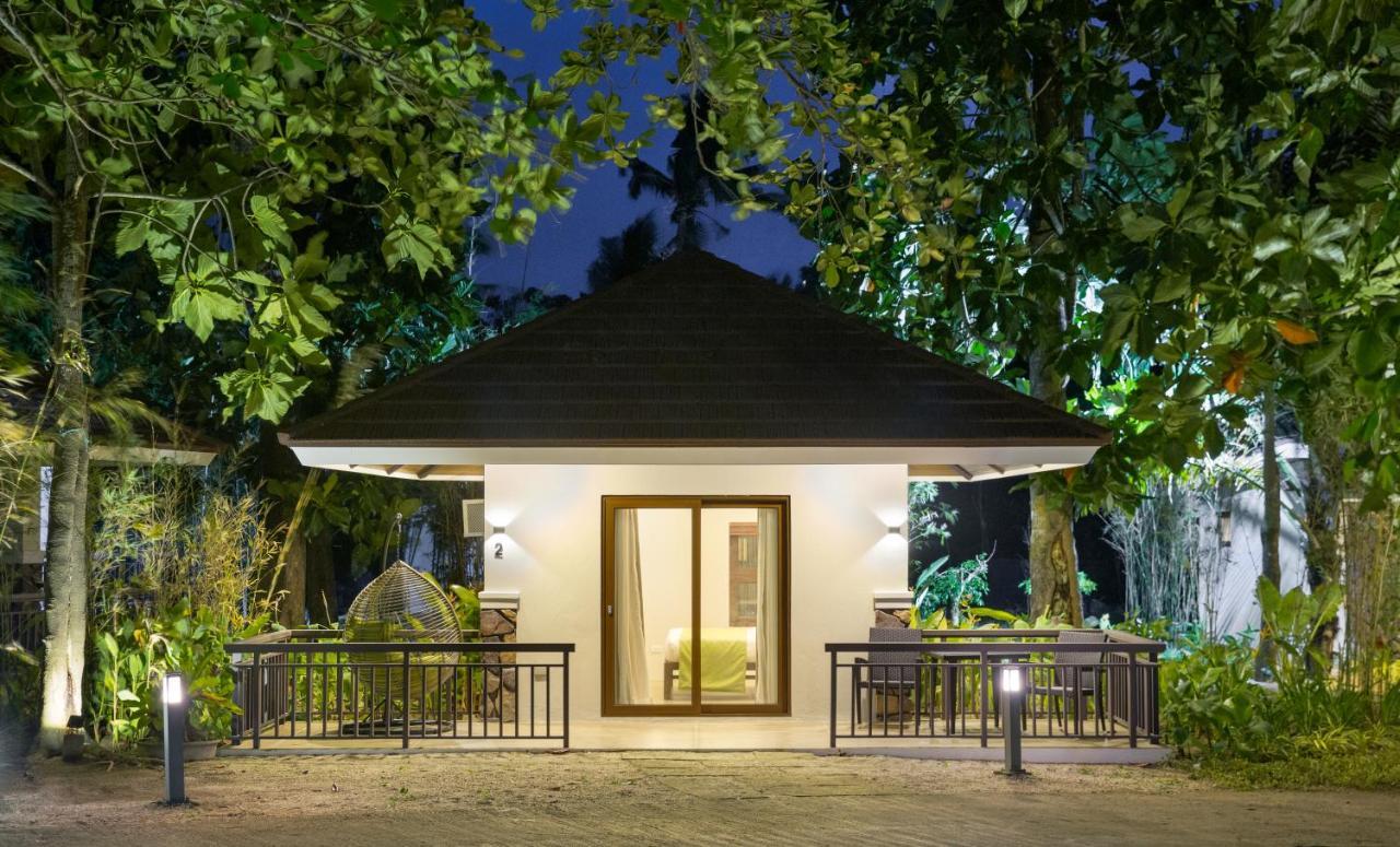 Solina Beach & Nature Resort Carles Екстериор снимка